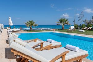 Seafront Luxury Property Hersonissos villa, with Heated Pool